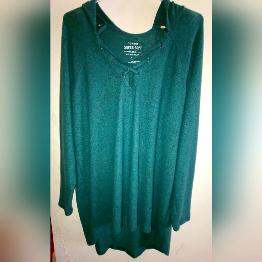 🆕️ Torrid Super Soft V-Neck Strappy Hoodie
